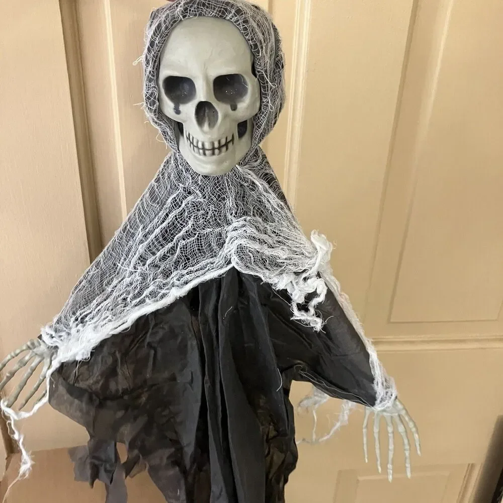 Lot Of 3 Hanging Halloween Decorations 2 Spooky Ghosts And 1 Scary Skeleton